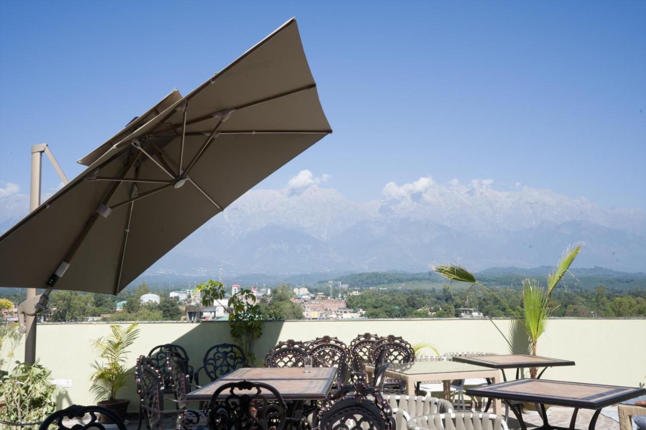 Clarks Inn Suites Kangra Exterior foto