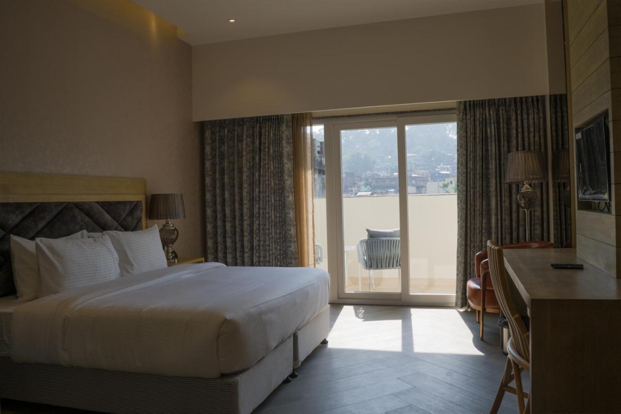 Clarks Inn Suites Kangra Exterior foto