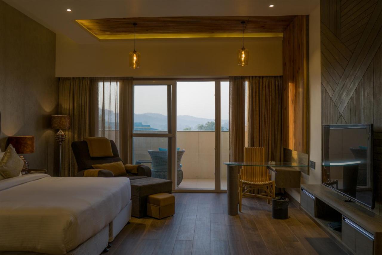 Clarks Inn Suites Kangra Exterior foto