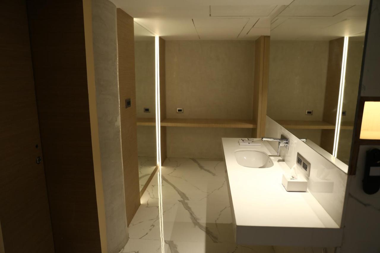 Clarks Inn Suites Kangra Exterior foto